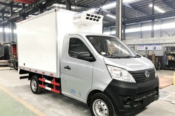 長安冷藏車(藍牌，廂長2.7米)
