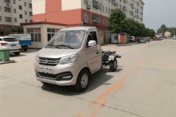 （3方）國(guó)六長(zhǎng)安勾臂式垃圾車(chē)